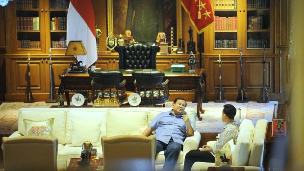 Prabowo Subianto dan Gibran Rakabuming di Padepokan Garudayaksa, Hambalang, Jawa Barat. (Istimewa)