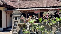 Warung Mak Beng di Sanur Bali telah berdiri sejak 1941. Keaslian citarasa hidangannya menjadi destinasi kuliner wisatawan lokal maupun mancanegara. Foto: TasteAtlas
