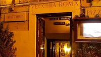 Jika sebelumnya beberapa restoran Italia terkenal dengan pizzanya, Trattoria Vecchia Roma justru populer dengan pastanya. Carbonara yang dihidangkan dari restoran berusia 108 tahun disebut yang paling otentik. Foto: TasteAtlas