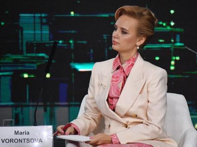 Foto: Putri Vladimir Putin yang Jarang Tersorot, Jadi Pembicara di Forum Publik