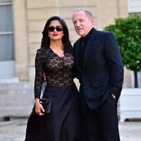 Aktris Salma Hayek dan suaminya, konglomerat fashion François-Henri Pinault, termasuk dari beberapa pesohor yang diundang ke jamuan kenegaraan yang digelar oleh Prancis Emmanuel Macron untuk Presiden Amerika Joe Biden. Hajatan formal tersebut berlangsung di Presidential Elysee Palace, Paris, pada Sabtu (8/6/2024). (Foto: Christian Liewig - Corbis/Corbis via Getty Images)