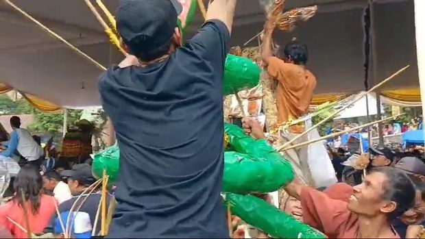 Sedekah bumi di Prigen, Pasuruan.