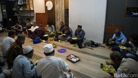 Masjid Viral di Surabaya: Sediakan Makan-Tempat Tidur Gratis buat Semua Umat