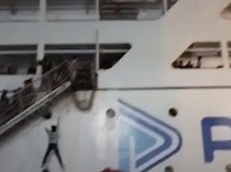 Kebakaran KM Umsini di Pelabuhan Makassar, Penumpang Panik Lompat dari Kapal