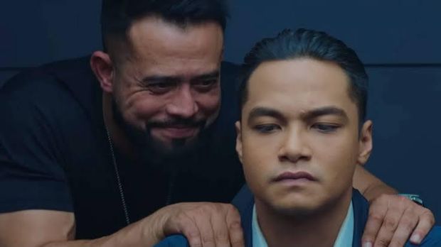 Cuplikan adegan dalam film Sheriff: Narcotics and Integrity.