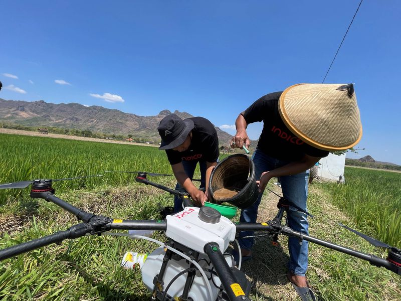 Smart farming menggunakan drone.
