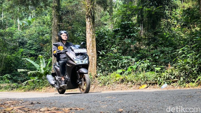Yamaha Lexi LX 155