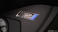 Semua tipe Lexi LX 155 uga sudah dibekali teknologi Blue Core sehingga performa mesin semakin maksimal, namun tetap irit bahan bakar, plus ditambah dengan fitur Stop & Start System yang berguna ketika berhenti di lampu merah. Foto: Ridwan Arifin