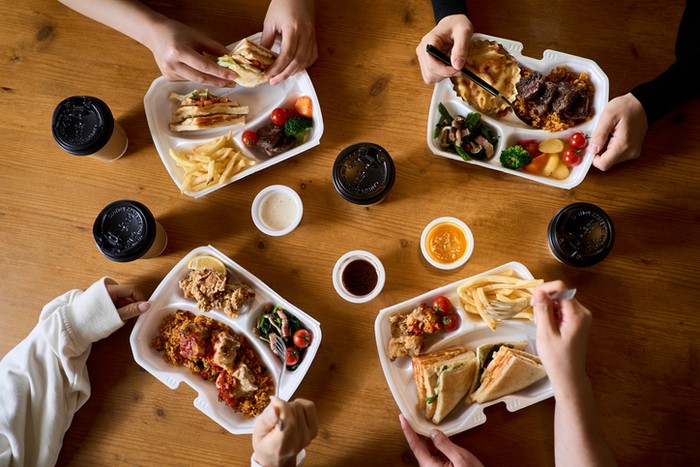 kebiasaan makan siang yang salah