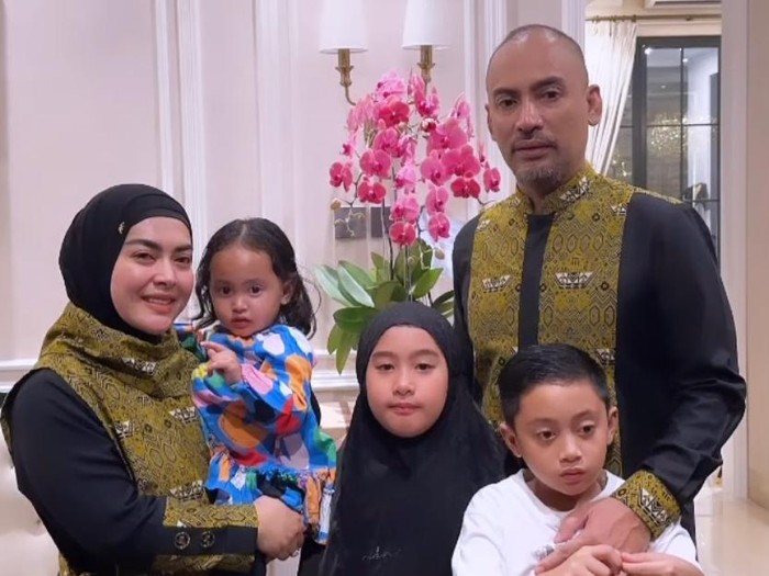 Aisyahrani dan suami bakal menjalani ibadah haji.