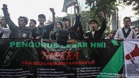 Begini suasana saat aktivis mahasiswa yang tergabung dalam Himpunan Mahasiswa Islam (HMI) menggelar aksi unjuk rasa di kawasan Patung Kuda, Jl Medan Merdeka Barat, Jakarta, Senin (10/6/2024).