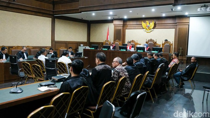 Eks Menteri Pertanian Syahrul Yasin Limpo (SYL) menghadirkan dua orang saksi meringankan hari ini. Keduanya adalah ASN Pemprov Sulsel dan eks honorer Kementan.