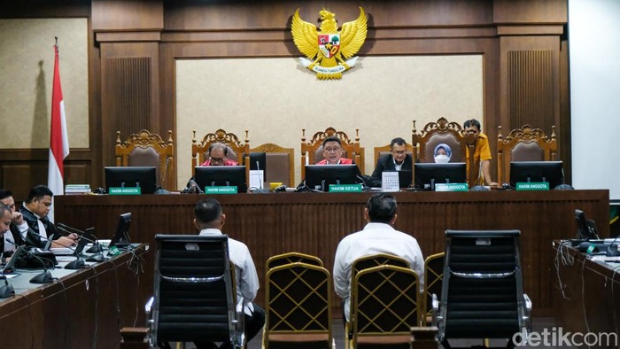 Eks Menteri Pertanian Syahrul Yasin Limpo (SYL) menghadirkan dua orang saksi meringankan hari ini. Keduanya adalah ASN Pemprov Sulsel dan eks honorer Kementan.