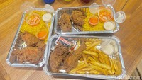 Ucha, pemilik Ayam Kordoba mengakui melakukan penyesuaian resep. Ia tak meniru 100% Albaik karena turut memperhatikan selera orang Indonesia.