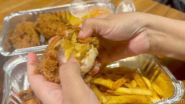 Gerai Albaik Versi Lokal Ini Jual Fried Chicken yang Gurih Berempah