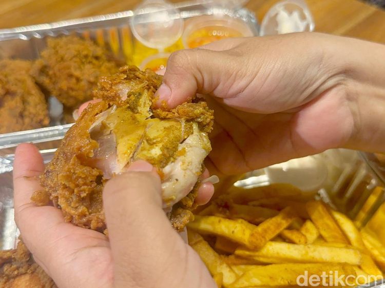 Gerai Albaik Versi Lokal Ini Jual Fried Chicken yang Gurih Berempah