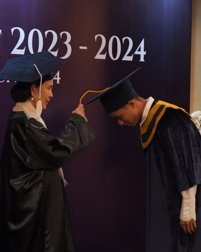 Betrand diketahui lulus dari pendidikan tingkat SMA di sekolah internasional Morning Star Academy Jakarta. Foto: Instagram/@betrandpetoputraonsu