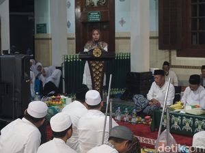 Bupati Eistianah Hadiri Peringatan Haul Mbah Moen di Masjid Agung Demak