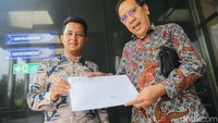 Agung Mattauch menyebut seseorang bernama Erwin Saputra, dan Ferdian Ricardo yang mengaku keponakan Musa Ahmad, menjanjikan proyek pembangunan jalan di Lampung tengah dengan uang mahar sebesar Rp 2 Milyar lebih, namun hingga saat ini belum mendapatkan proyek meski uang sudah di setor ke Sang Bupati.