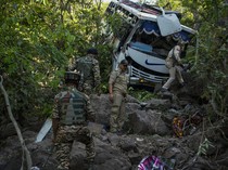 Bus Pembawa Peziarah di Kashmir Jatuh ke Jurang Akibat Diserang Militan