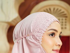 Buttonscarves Gandeng Brand Malaysia, Siti Khadijah, Rilis Koleksi Mukena