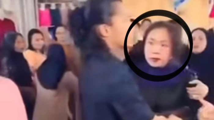 Emak-emak di Sidrap nyaris diamuk massa usai kepergok curi emas.