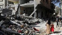 Pada Minggu (9/6) waktu setempat, tiga warga Palestina tewas dan beberapa orang lainnya mengalami luka-luka akibat serangan udara Israel yang menghantam sebuah rumah di area al-Bureij di Jalur Gaza bagian tengah. Sementara itu, tank-tank militer Israel disebut menembaki beberapa area di sekitar al-Maghazi dan al-Nuseirat -- semuanya merupakan kamp pengungsi yang bersejarah di Jalur Gaza.