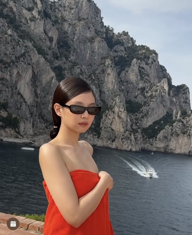 Jennie BLACKPINK akan menghadiri perayaan 15 tahun Jacquemus sekaligus peluncuran koleksi La Casa pada 10 Juni 2024 pukul 15.00 CET waktu setempat. Foto: dok. Instagram @jacquemus