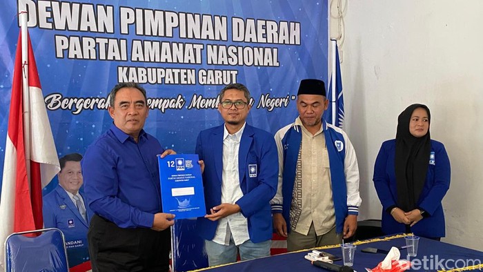 Keterangan: Eks Bupati Garut Agus Supriadi Daftar jadi calon bupati ke PAN.