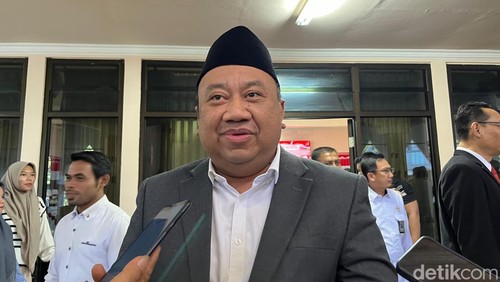 Ketua DPW PKB NTB yang juga anggota DPRD NTB Lalu Hadrian Irfani saat ditemui di Mataram, Senin (10/6/2024).