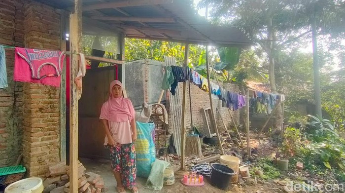 Kondisi rumah Ida warga Padaherang yang tinggal di rumah tak layak huni