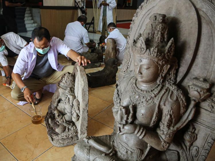 Melihat Konservasi Arca Purbakala Koleksi Museum Ranggawarsita Jateng