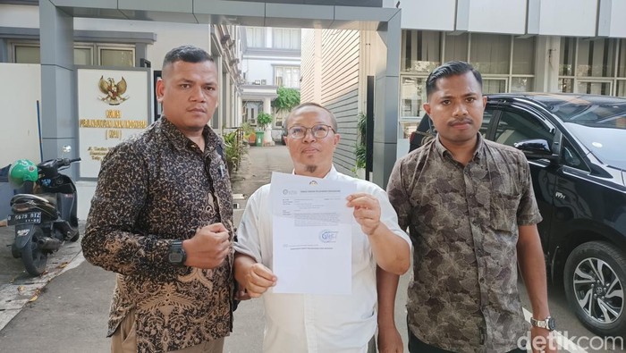 Kuasa hukum keluarga korban pembunuhan anak di Bekasi menyambangi KPAI. (Rachma Syifa Faiza Rachel/detikcom)