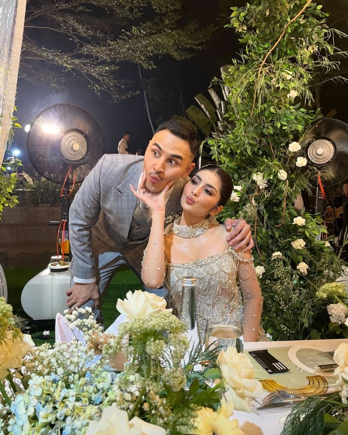 Marco Ivanos dan Debi Sagita