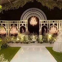 Sementara untuk pelaminan tampak dipenuhi dengan bunga-bunga putih. Meski tampak simpel, namun dengan dekorasi tersebut pelaminan Marco dan Debi jadi terlihat mewah dan elegan. Foto: Instagram