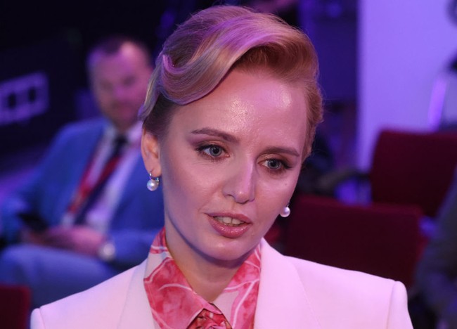 Maria merupakan satu dari dua putri kandung Vladimir Putin yang jarang tersorot media. Ia diyakini berusia di pertengahan atau akhir 30-an tahun. Foto: Getty Images/Contributor