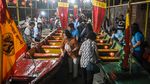 Melihat Ritual Memandikan Perahu Saat Perayaan Peh Cun di Tangerang