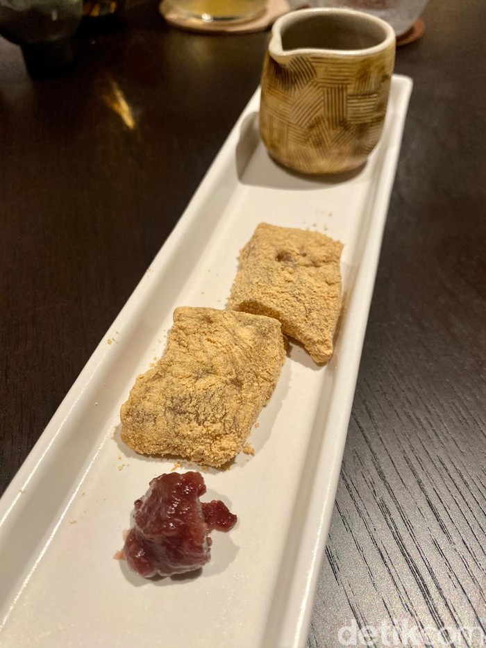 Menikmati Salmon Belly dan Warabi Mochi di Restoran Tertinggi di Jakarta Menikmati Salmon Belly dan Warabi Mochi di Restoran Tertinggi di Jakarta