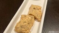 Untuk pencuci mulut menunya ada Warabi Mochi. Teksturnya lebih lembut dibanding mochi biasanya dan rasanya legit manis. Foto: detikFood