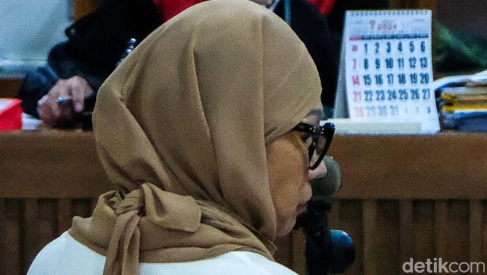 Galaila Karen Kardinah atau Karen Agustiawan membacakan pleidoi dalam kasus korupsi pembelian LNG di Pengadilan Tindak Pidana Korupsi (Tipikor), Jakarta Pusat, Senin (10/6/2024).