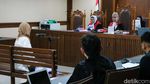 Momen Karen Agustiawan Bacakan Pleidoi di Kasus Pengadaan LNG