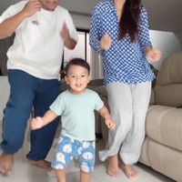 Bikin konten bersama kedua orangtuanya, Naka tampak begitu aktif dan lincah. Tingkahnya pun bikin gemas. Foto: TikTok/@inpersa16