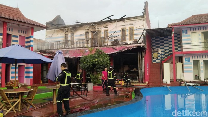 Objek wisata Zamzam Pool Kuningan terbakar