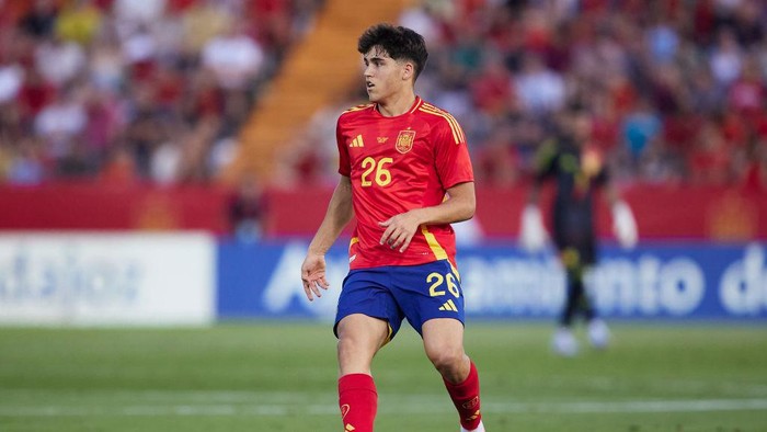 BADAJOZ, SPAIN - JUNE 05: Pau Cubarsi of Spain controls the ball during the international friendly match between Spain and Andorra at Nuevo Vivero on June 05, 2024 in Badajoz, Spain. (Photo by Jesus Ruiz/Quality Sport Images/Getty Images)