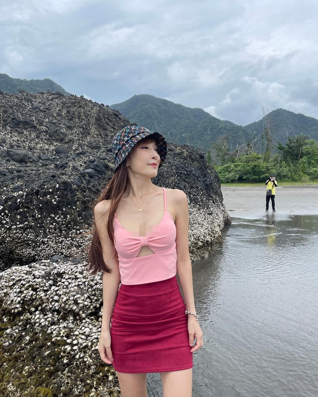 Paulina sendiri tampak bahagia menikahkan putrinya yang menjalani hubungan lesbian. Ia pun mengaku sudah lama mengetahui seksualitas Jin Cheng dan menarimanya.  Foto: Instagram