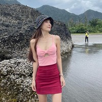 Paulina sendiri tampak bahagia menikahkan putrinya yang menjalani hubungan lesbian. Ia pun mengaku sudah lama mengetahui seksualitas Jin Cheng dan menarimanya.  Foto: Instagram