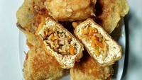 Main ke Cilandak Barat ada Tempe Mendoan dan Tahu Jeletot Bu Evan yang favorit. Di sini wajib pesan tahu jeletot ekstra pedas harganya Rp 19.500 per 5 buah. Foto: Visual/Site Culinary