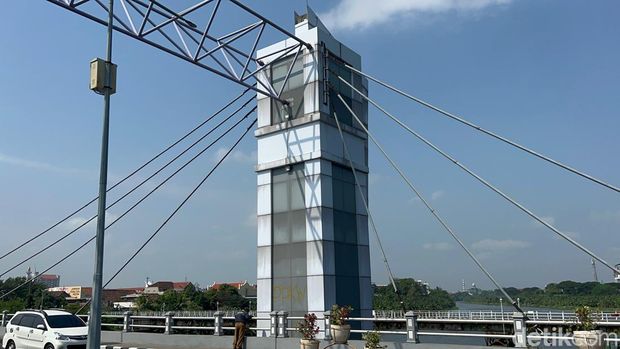 Penampakan Jembatan Brawijaya Kediri usai terbakar