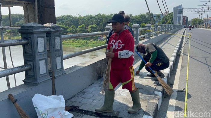 Penampakan Jembatan Brawijaya Kediri usai terbakar