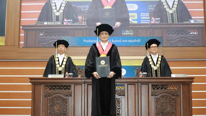 Pengukuhan guru besar Honoris Causa hakim Sunarto